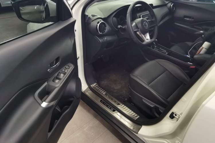 Used Nissan Kicks 2022 1.5L CVT XV Luxury Edition Interior 3