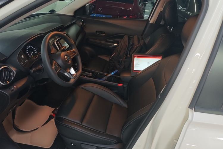 Used Nissan Kicks 2022 1.5L CVT XL Fashion Edition Left Front Seat