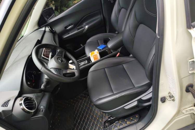 Used Nissan Kicks 2022 1.5L CVT XV Luxury Edition Left Front Seat