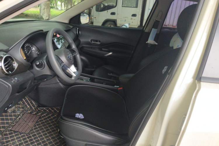 Used Nissan Kicks 2022 1.5L CVT XL Fashion Edition Left Front Seat