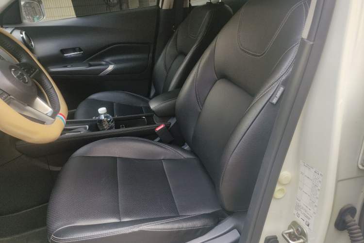 Used Nissan Kicks 2022 1.5L CVT XV Luxury Edition Left Front Seat