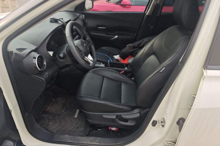 Used Nissan Kicks 2022 1.5L CVT XV Luxury Edition Left Front Seat