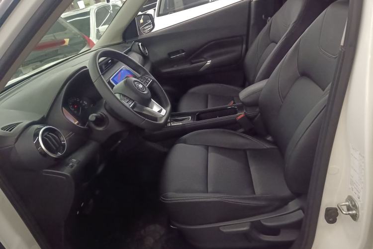 Used Nissan Kicks 2022 1.5L CVT XV Luxury Edition Left Front Seat