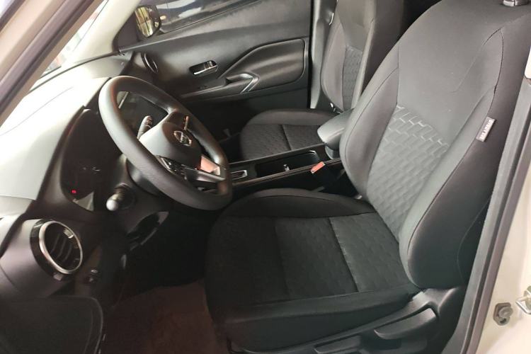 Used Nissan Kicks 2022 1.5L CVT XL Fashion Edition Left Front Seat