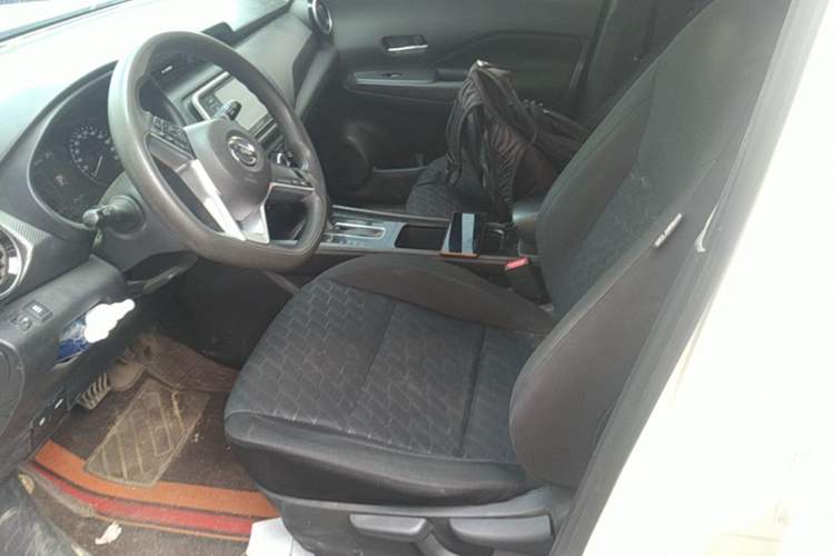 Used Nissan Kicks 2022 1.5L CVT XL Fashion Edition Left Front Seat