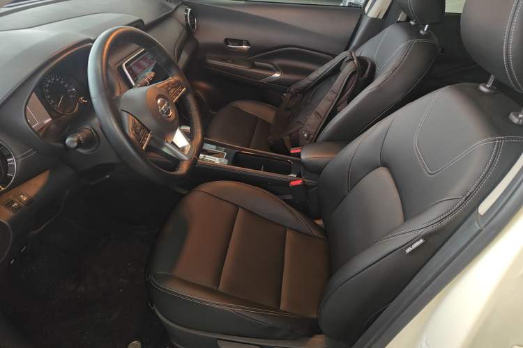 Used Nissan Kicks 2022 1.5L CVT XV Luxury Edition Left Front Seat