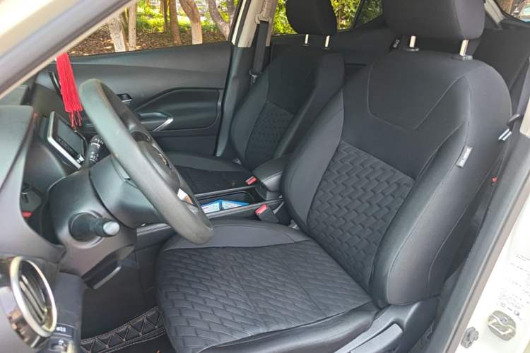 Used Nissan Kicks 2022 1.5L CVT XL Fashion Edition Left Front Seat