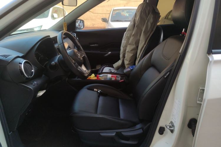 Used Nissan Kicks 2022 1.5L CVT XV Luxury Edition Left Front Seat