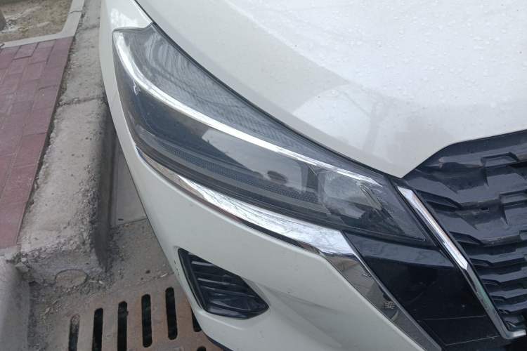 Used Nissan Kicks 2022 1.5L CVT XV Luxury Edition Right Front Headlight