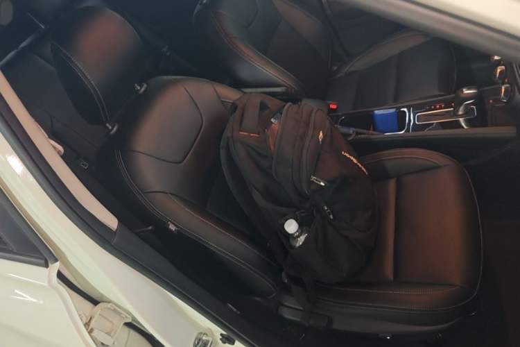 Used Nissan Kicks 2022 1.5L CVT XL Fashion Edition Right Front Seat