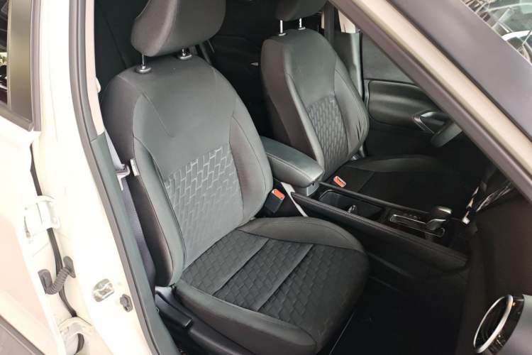 Used Nissan Kicks 2022 1.5L CVT XL Fashion Edition Right Front Seat