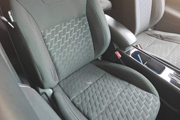 Used Nissan Kicks 2022 1.5L CVT XL Fashion Edition Right Front Seat