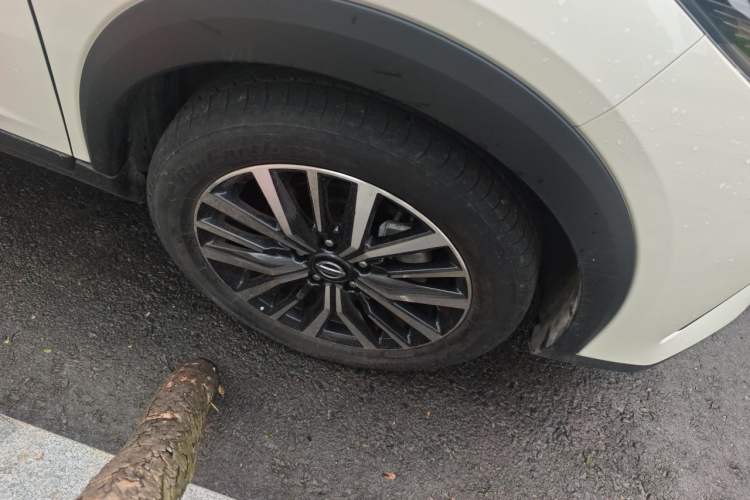 Used Nissan Kicks 2022 1.5L CVT XL Fashion Edition Right Front Wheel Hub