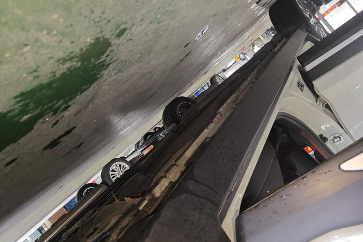 Used Nissan Kicks 2022 1.5L CVT XV Luxury Edition Right Side Sill
