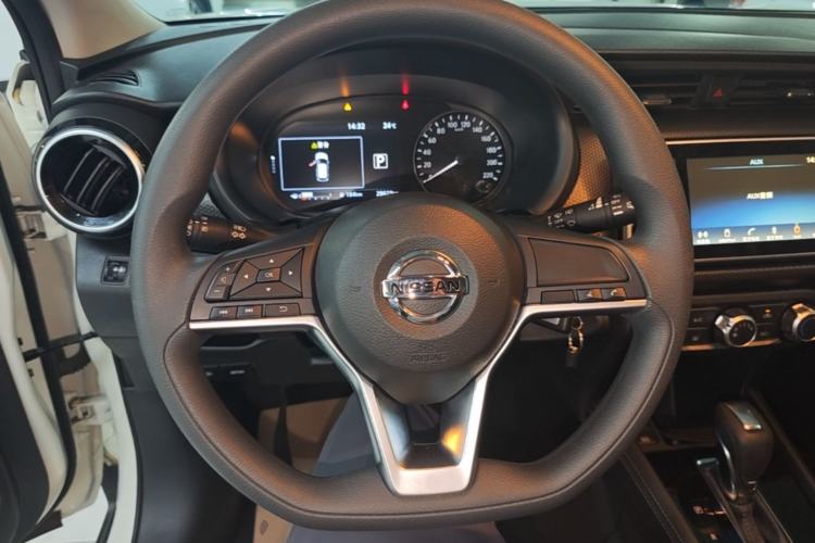 Used Nissan Kicks 2022 1.5L CVT XL Fashion Edition Steering Wheel