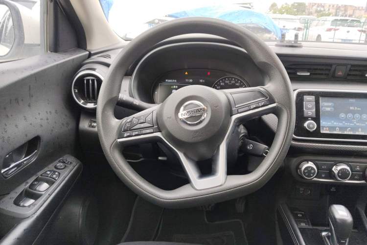 Used Nissan Kicks 2022 1.5L CVT XL Fashion Edition Steering Wheel