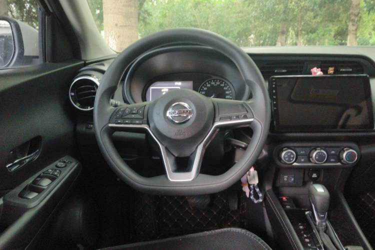 Used Nissan Kicks 2022 1.5L CVT XL Fashion Edition Steering Wheel