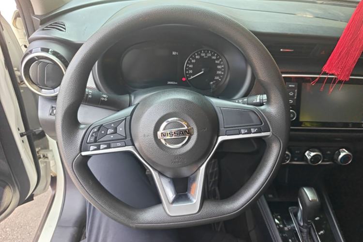 Used Nissan Kicks 2022 1.5L CVT XL Fashion Edition Steering Wheel