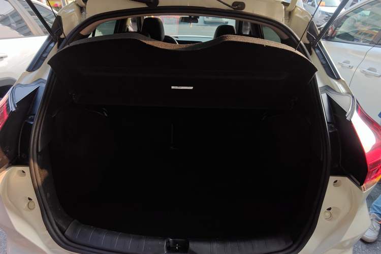 Used Nissan Kicks 2022 1.5L CVT XV Luxury Edition Trunk