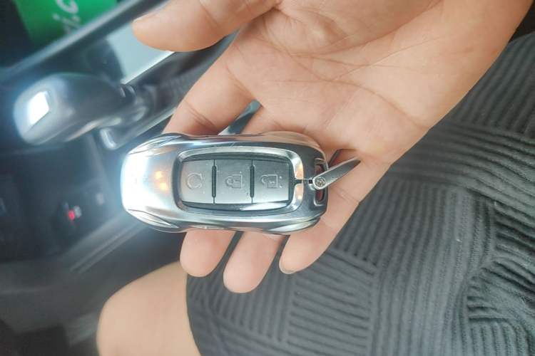 Used Nissan Kicks 2022 1.5L CVT XV Luxury Edition Vehicle Key