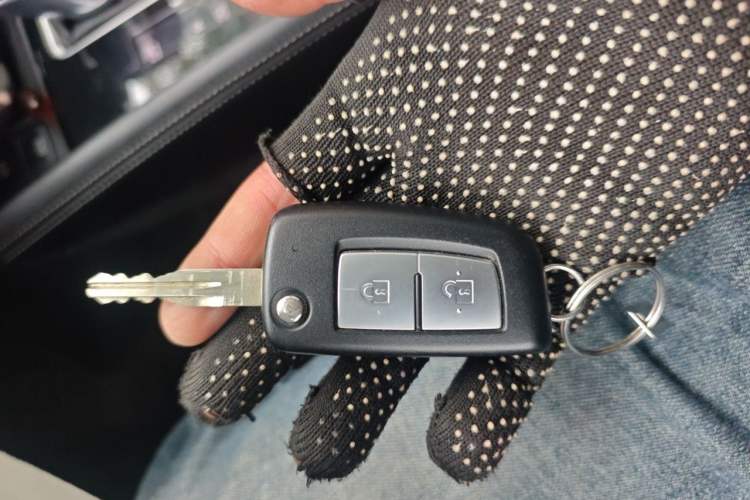 Used Nissan Kicks 2022 1.5L CVT XL Fashion Edition Vehicle Key