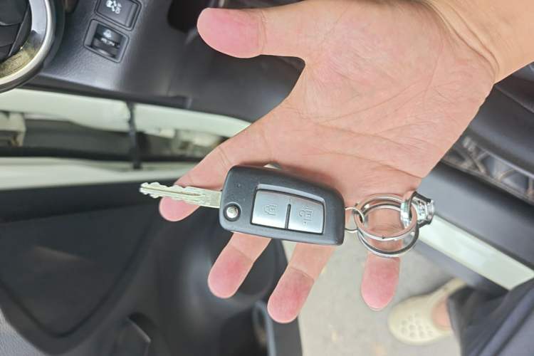 Used Nissan Kicks 2022 1.5L CVT XL Fashion Edition Vehicle Key