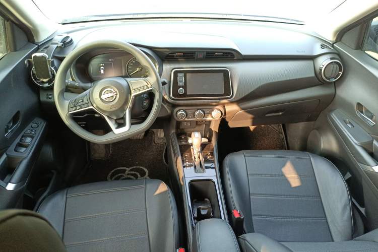 Used Nissan Kicks 2023 Jingqing Edition 1.5L Combining "Power" with a Stylish Touch Center Console