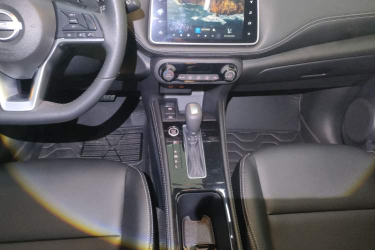 Used Nissan Kicks 2023 Jingqing Edition 1.5L Unleash Pure "Jing" – The Luxurious Version Gear Lever