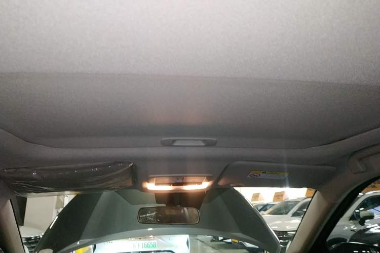 Used Nissan Kicks 2023 Jingqing Edition 1.5L Unleash Pure "Jing" – The Luxurious Version Headliner