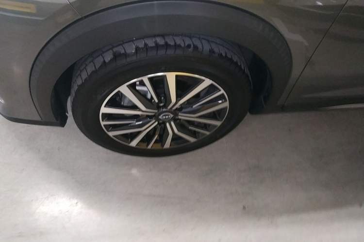 Used Nissan Kicks 2023 Jingqing Edition 1.5L Unleash Pure "Jing" – The Luxurious Version Left Front Wheel Hub