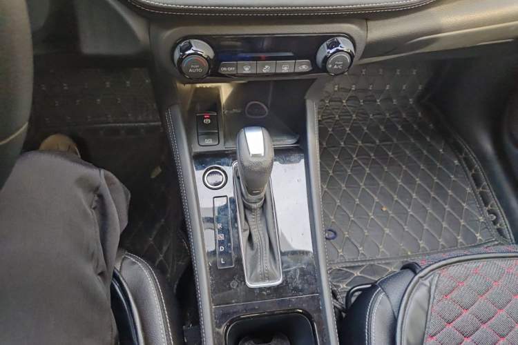 Used Nissan Kicks 2023 Jingqing Edition 1.5L Unleash Pure "Jing" – The Luxurious Version Gear Lever