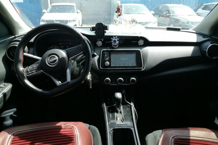 Used Nissan Kicks 2023 Jingqing Edition 1.5L Combining "Power" with a Stylish Touch Center Console