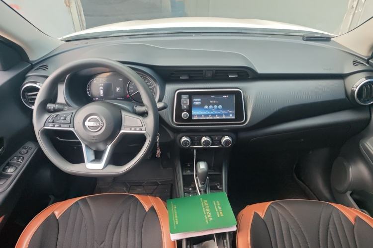 Used Nissan Kicks 2023 Jingqing Edition 1.5L Combining "Power" with a Stylish Touch Center Console