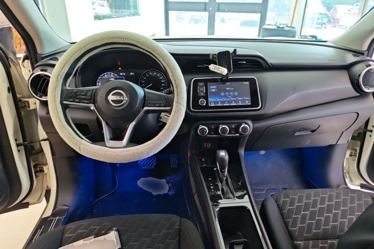 Used Nissan Kicks 2023 Jingqing Edition 1.5L Combining "Power" with a Stylish Touch Center Console