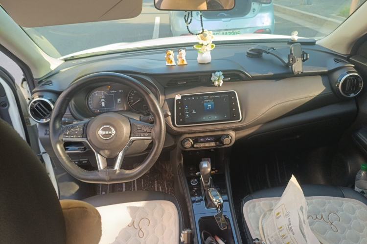 Used Nissan Kicks 2023 Jingqing Edition 1.5L Unleash Pure "Jing" – The Luxurious Version Center Console