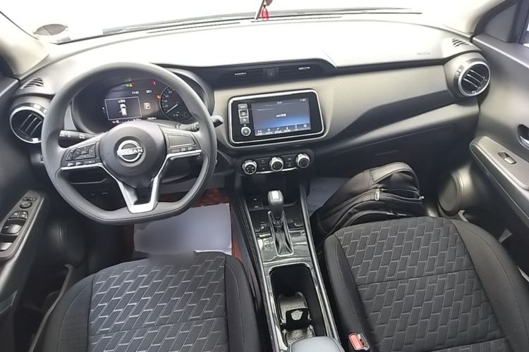 Used Nissan Kicks 2023 Jingqing Edition 1.5L Combining "Power" with a Stylish Touch Center Console