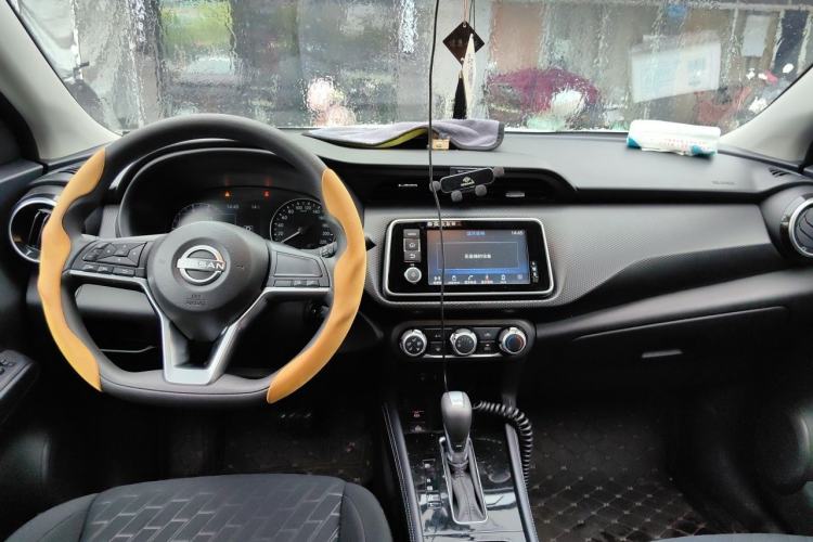 Used Nissan Kicks 2023 Jingqing Edition 1.5L Combining "Power" with a Stylish Touch Center Console