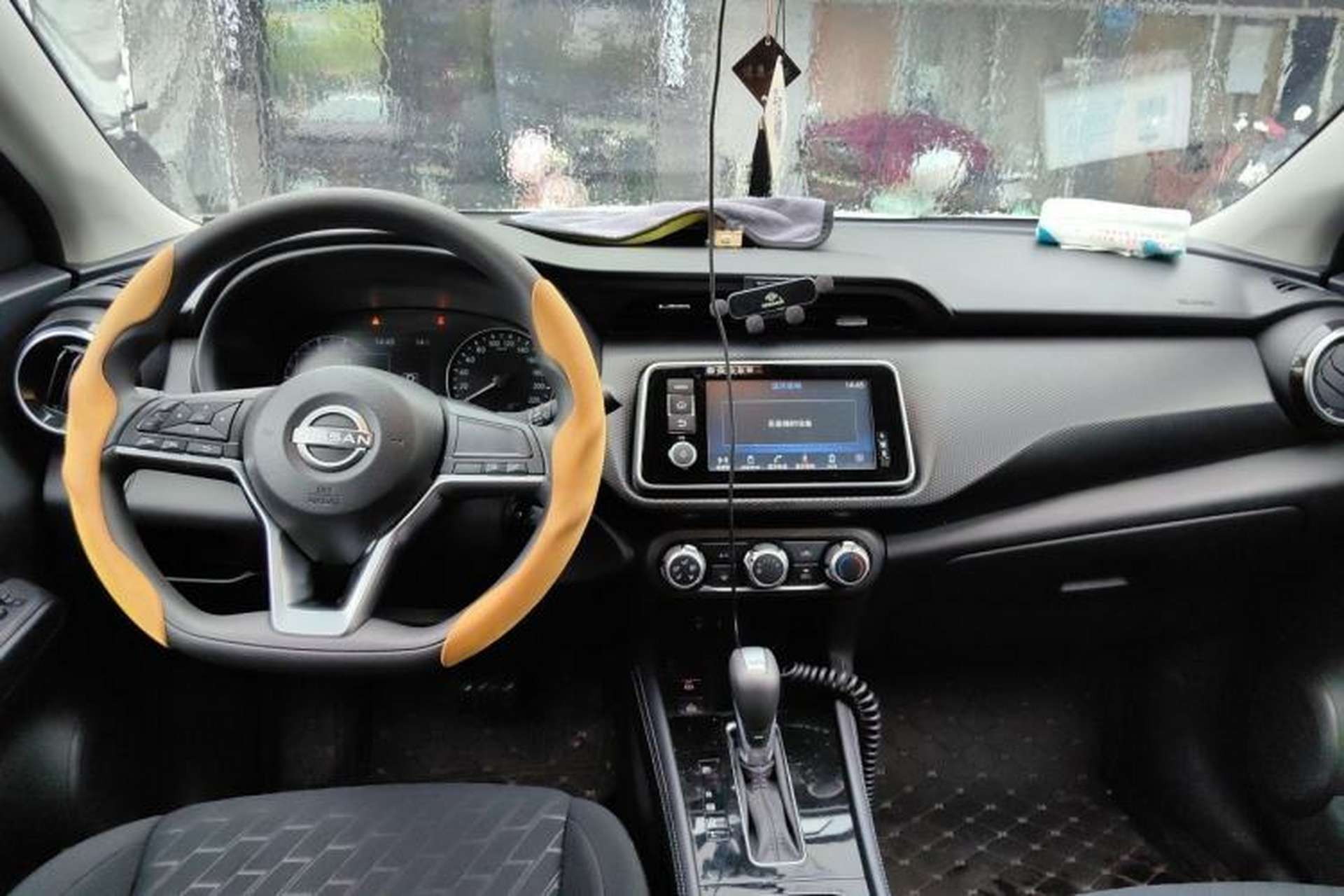 Used Nissan Kicks 2023 Jingqing Edition 1.5L Combining "Power" with a Stylish Touch Center Console