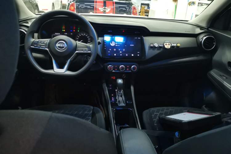 Used Nissan Kicks 2023 Jingqing Edition 1.5L Combining "Power" with a Stylish Touch Center Console