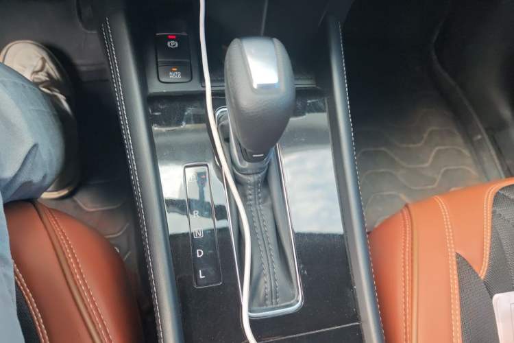 Used Nissan Kicks 2023 Jingqing Edition 1.5L Combining "Power" with a Stylish Touch Gear Lever