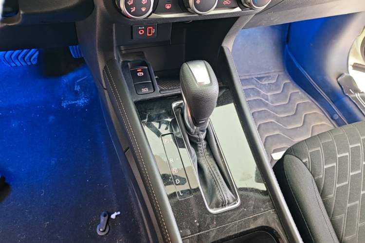 Used Nissan Kicks 2023 Jingqing Edition 1.5L Combining "Power" with a Stylish Touch Gear Lever