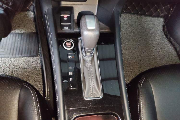 Used Nissan Kicks 2023 Jingqing Edition 1.5L Unleash Pure "Jing" – The Luxurious Version Gear Lever