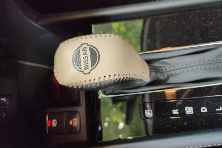 Used Nissan Kicks 2023 Jingqing Edition 1.5L Combining "Power" with a Stylish Touch Gear Lever