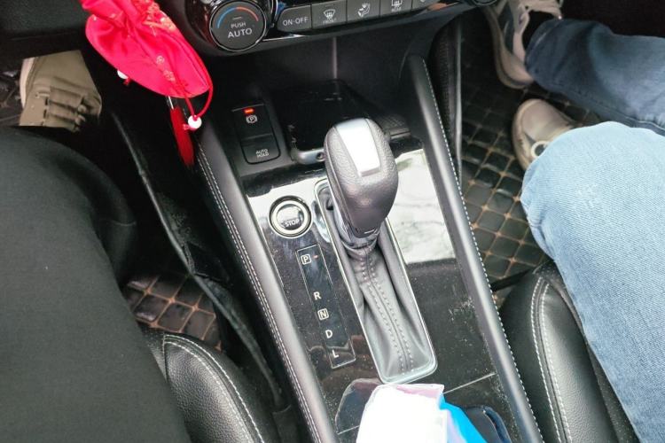Used Nissan Kicks 2023 Jingqing Edition 1.5L Unleash Pure "Jing" – The Luxurious Version Gear Lever