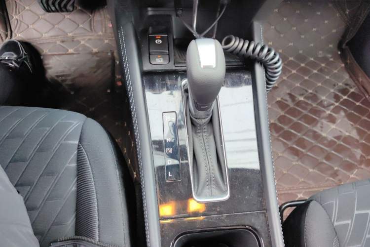 Used Nissan Kicks 2023 Jingqing Edition 1.5L Combining "Power" with a Stylish Touch Gear Lever