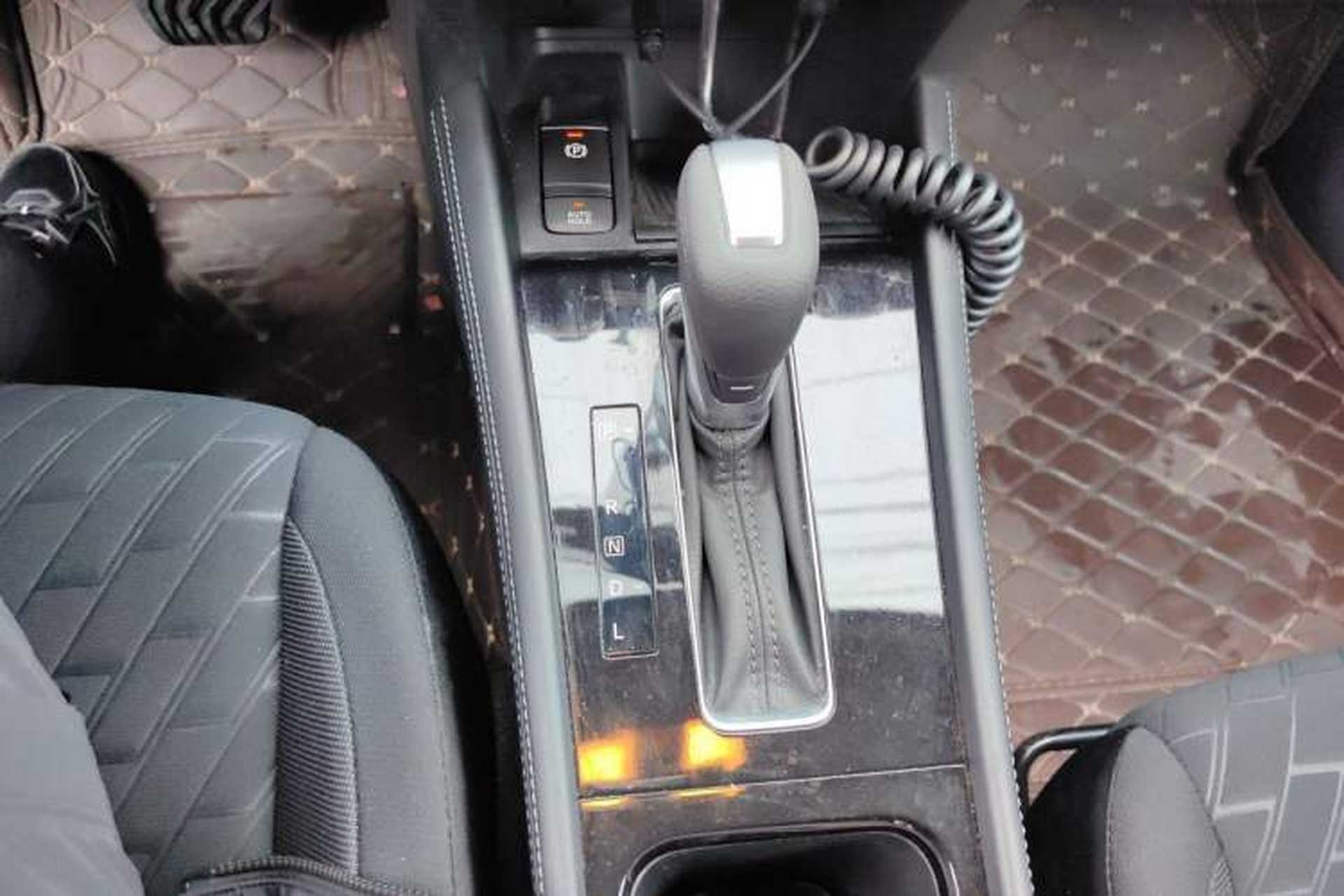 Used Nissan Kicks 2023 Jingqing Edition 1.5L Combining "Power" with a Stylish Touch Gear Lever