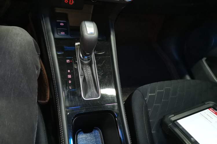 Used Nissan Kicks 2023 Jingqing Edition 1.5L Combining "Power" with a Stylish Touch Gear Lever