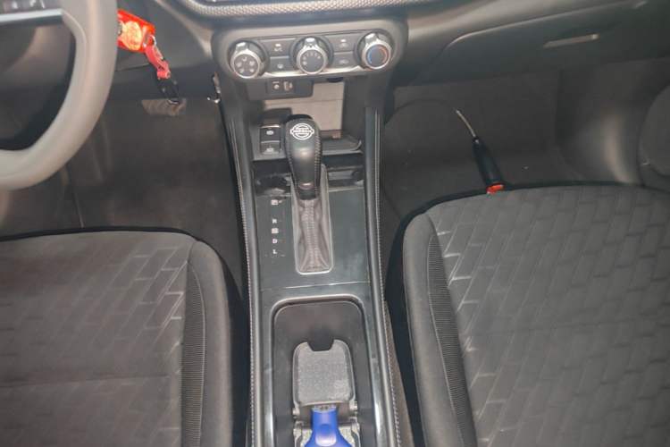 Used Nissan Kicks 2023 Jingqing Edition 1.5L Combining "Power" with a Stylish Touch Gear Lever