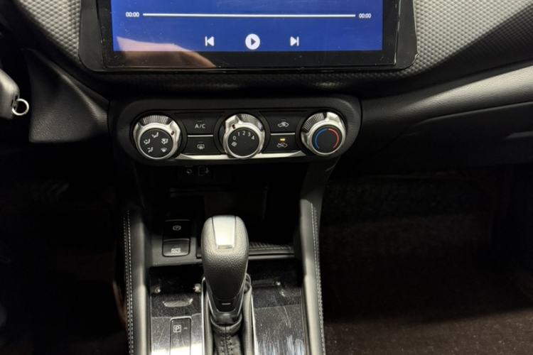 Used Nissan Kicks 2023 Jingqing Edition 1.5L Combining "Power" with a Stylish Touch Interior 4
