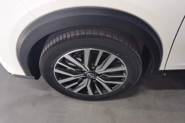 Used Nissan Kicks 2023 Jingqing Edition 1.5L Unleash Pure "Jing" – The Luxurious Version Left Front Wheel Hub